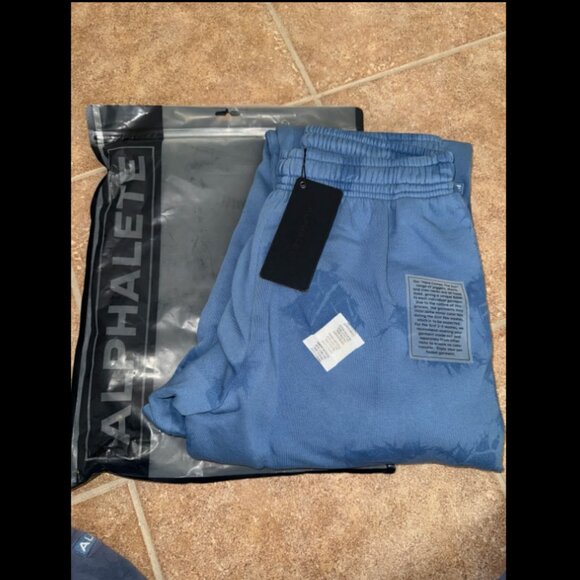 Alphalete HCTS joggers NWT! - Picture 1 of 2